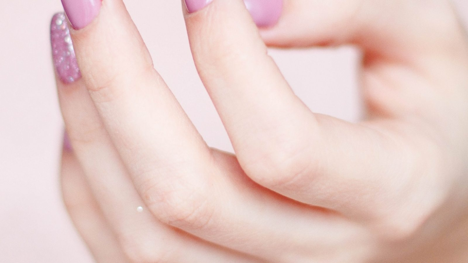 care-clean-close-up-939835-1600x900