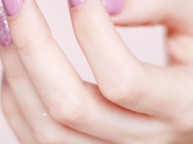 care-clean-close-up-939835-1600x900