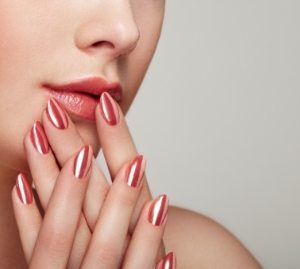 beauty-woman-with-perfect-makeup-PYBLP9B-1