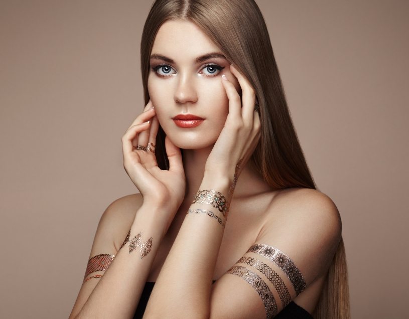 fashion-portrait-of-elegant-woman-with-PA7BUNV-815x636